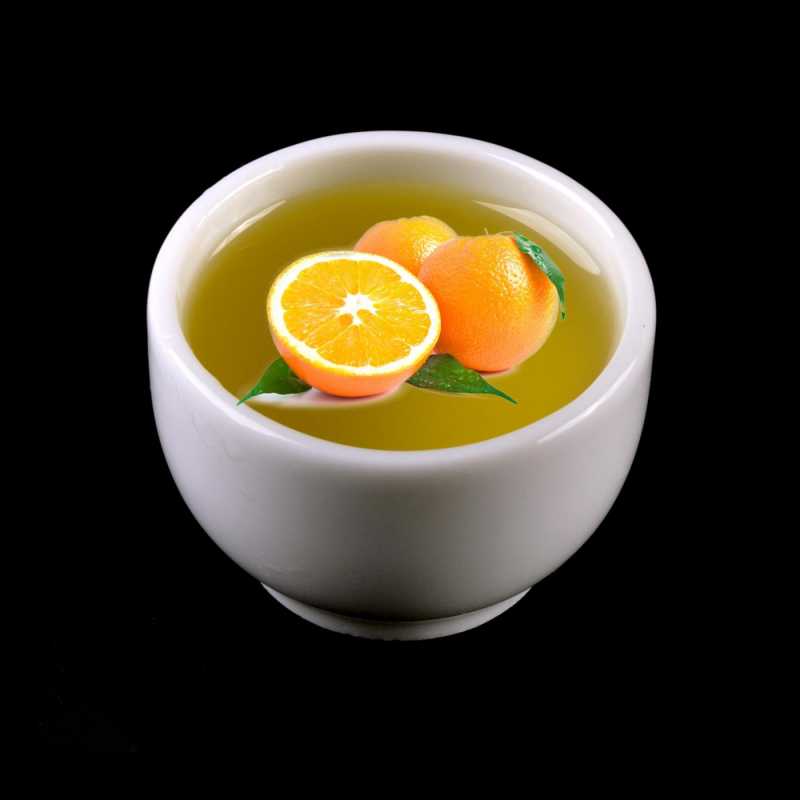 Esenciálny olej z mandarínky bol vyrobený extrakciou za studena kôry zo zrelého ovocia mandarínky Citrus Reticulata. Mandarínka pochádza z juhovýchodne