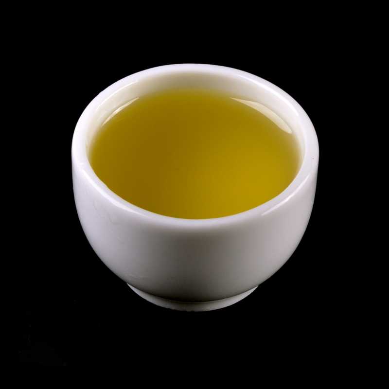 Esenciálny olej z kôry mandarínky červenej (Citrus reticulata) pochádza z USA a ponúka intenzívnu, sviežu, citrusovú vôňu. Zelená mandarínka je zn