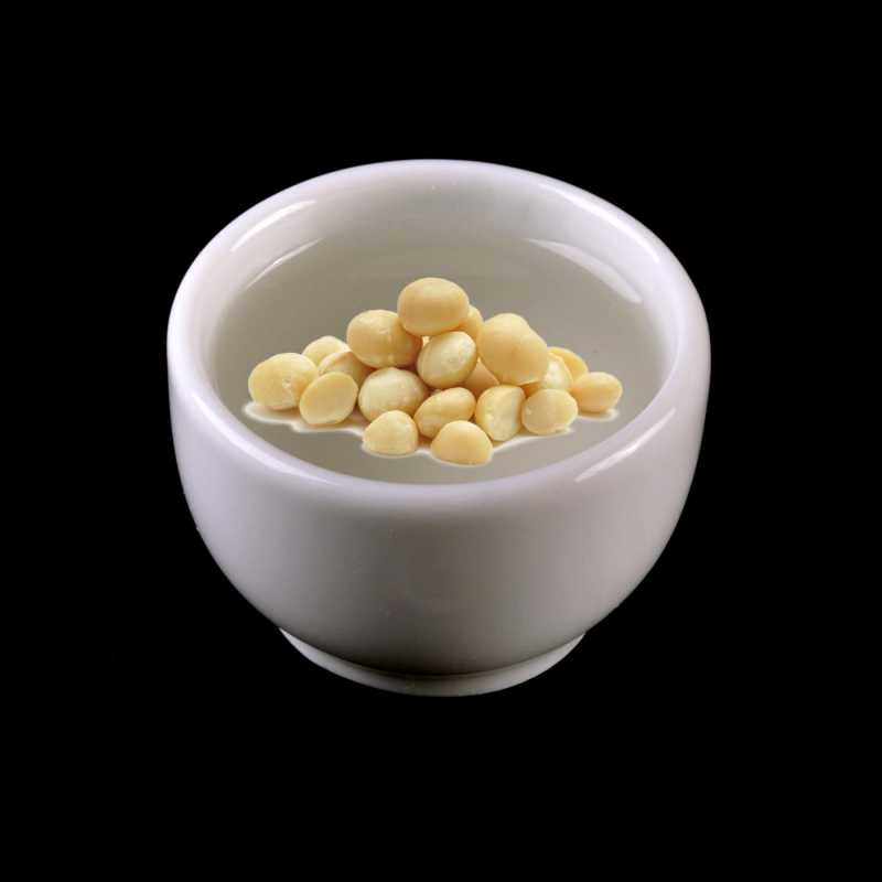Makadamiový olej sa získava z makadamových (alebo makadamiových) orechov. Ponúkame ho pre Vás lisovaný za studena v Bio kvalite. Obsahuje veľké množst