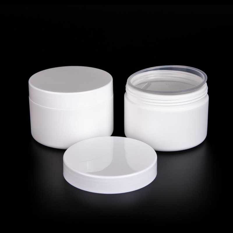 Plastový kelímok s objemom 250 ml je zhotovený z bieleho nepriehľadného HDPE plastu. Je vhodný na uskladnenie krémov, masiek, peelingov, solí do kúpeľ