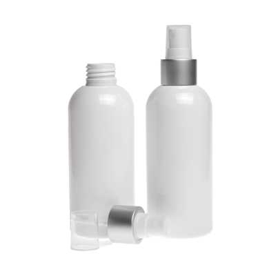 Plastová fľaša biela, biely rozprašovač, strieborná matná obruč, 200 ml