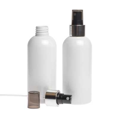 Plastová fľaša biela, rozprašovač čierny, strieborná lesklá obruč, 300 ml
