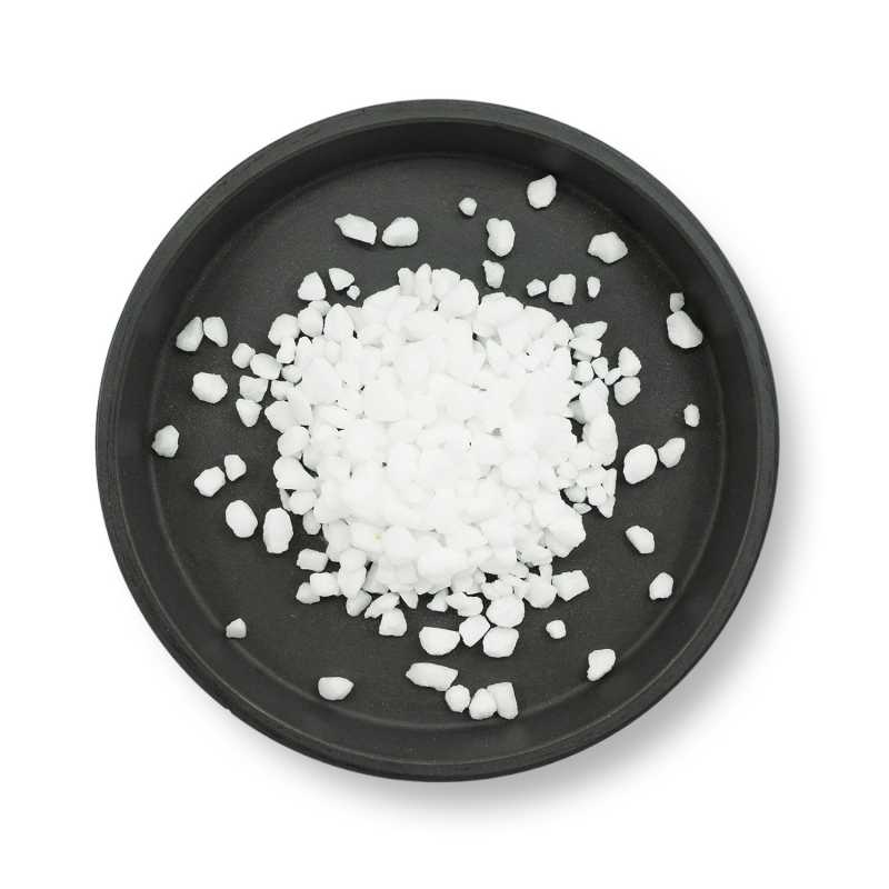 Soľ do umývačky riadu vo forme kryštálikov je priemyselná soľ.
Je vhodná na všetky stupne tvrdosti vody. Okrem zmäkčenia vody slúži aj na ochranu 